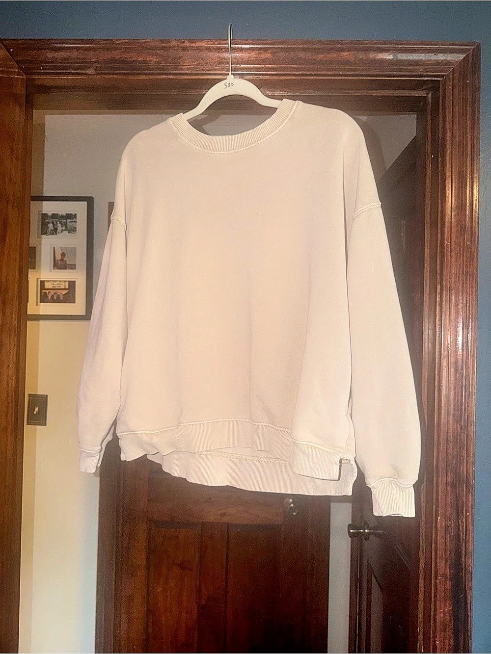 Alo Yoga Accolade Crew Neck Pullover Cream Sweatshirt